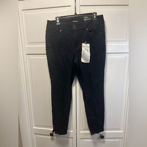 NWT d. jeans Modern Fit Butt Lifter Ankle Plus Pants Size Women’s 14W Color Blue